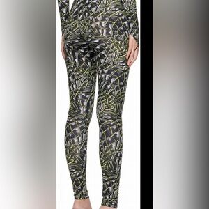 Vibrant Black and Green Women's Leggings